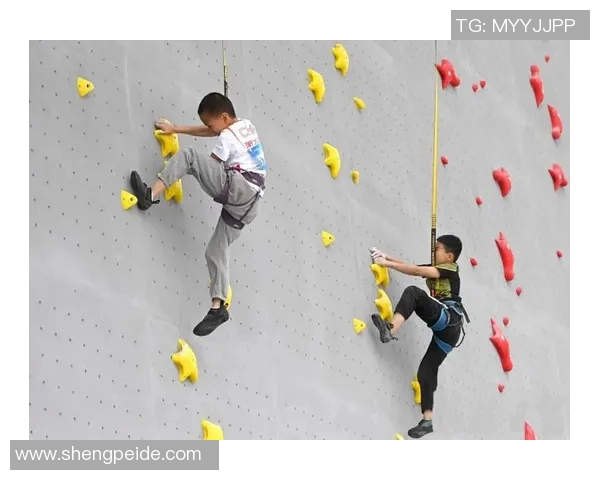 重庆攀岩队在极限运动会中以50分领先其他队伍展现出强大实力